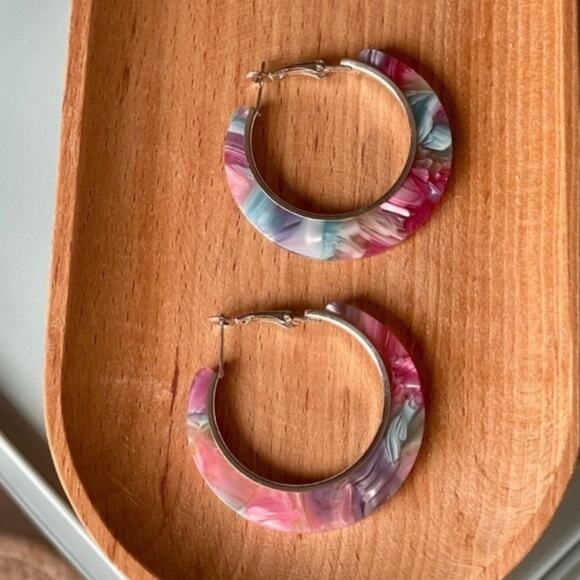 Women's Acrylic Silver Tone Pastel Marbles Hoop Earrings - Picture 5 of 6